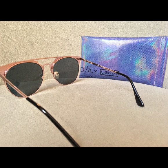 [SOLD] Quay x Chrisspy Gemini Sunglasses - Picture 3 of 8
